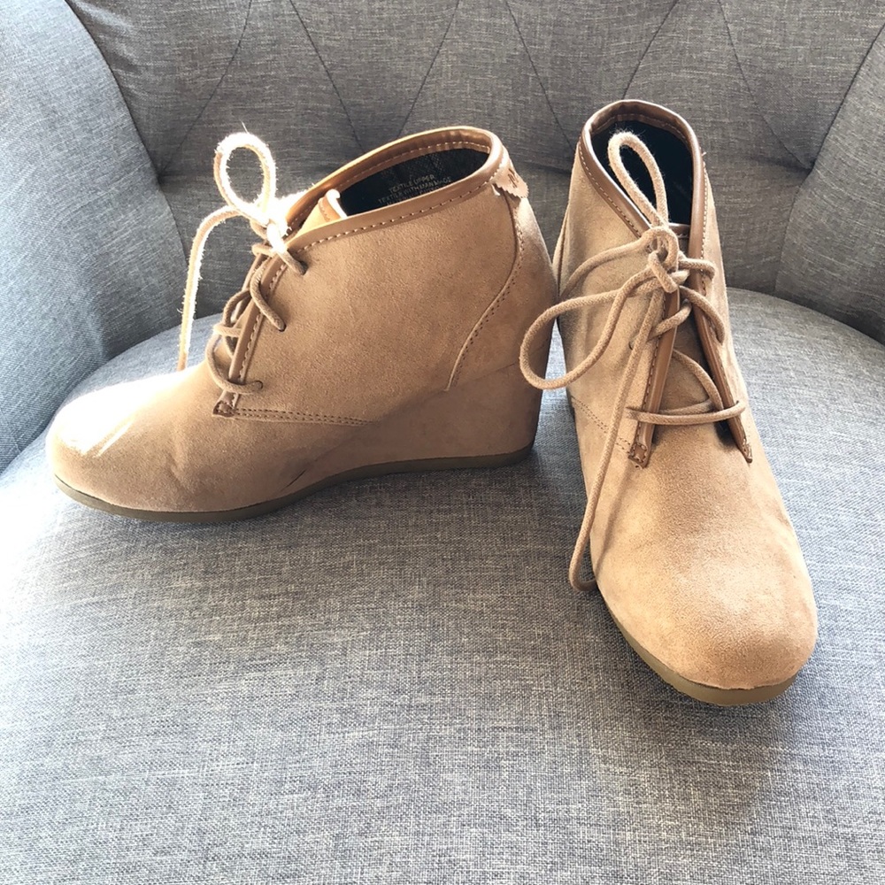 EUC size 7 booties